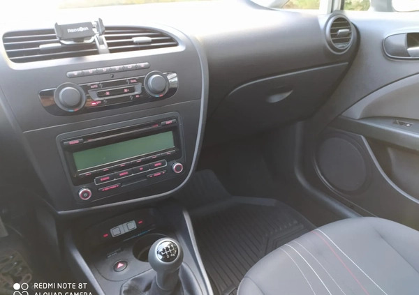 Seat Leon cena 21500 przebieg: 205000, rok produkcji 2011 z Sieradz małe 379